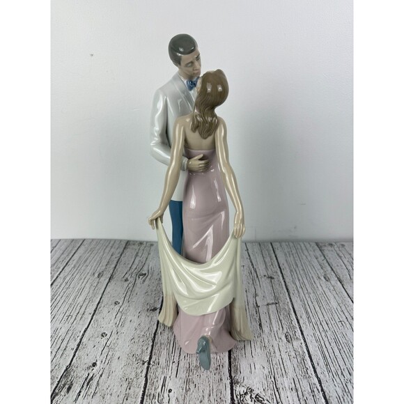 Lladro #06475 Happy Anniversary Couple Dancing - Picture 2 of 15